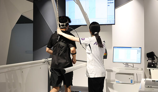 スポーツ科学トレーナー